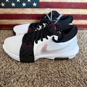 Nike LeBron James Witness VIII 8 Basketball Shoes - Size Mens 7 - New no box